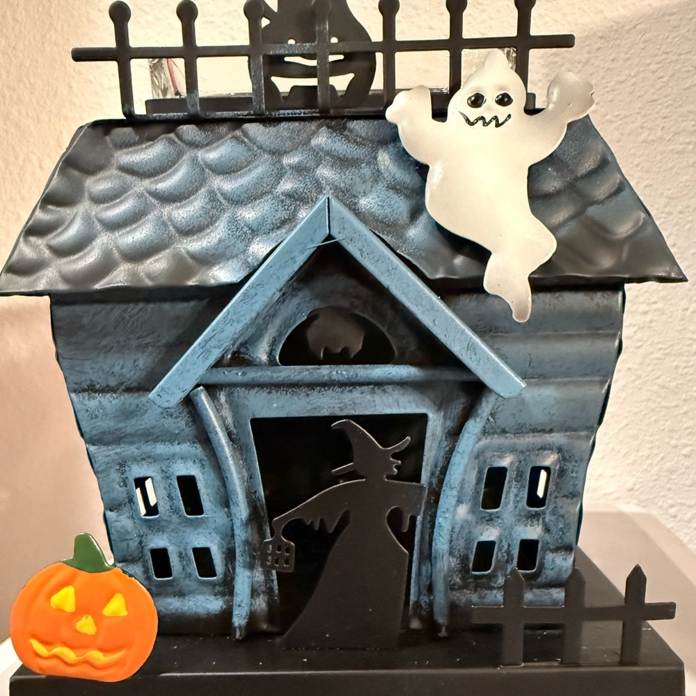 Scentsy Haunting Good Time Halloween Haunted House Warmer